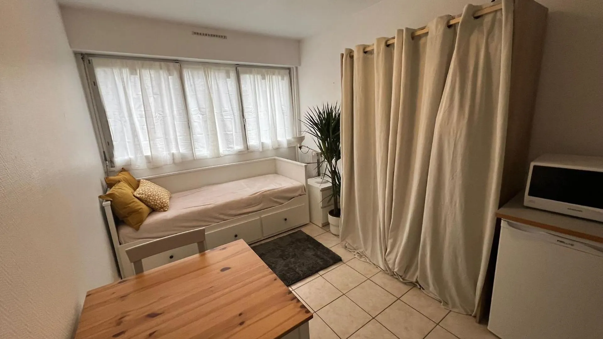 Studio Paris 20E